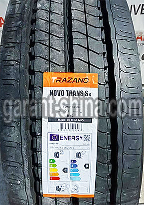 Trazano Novo Trans S17 (рулевая) 315/70 R22.5 156/150L 20PR - Фото протектора с этикеткой вблизи